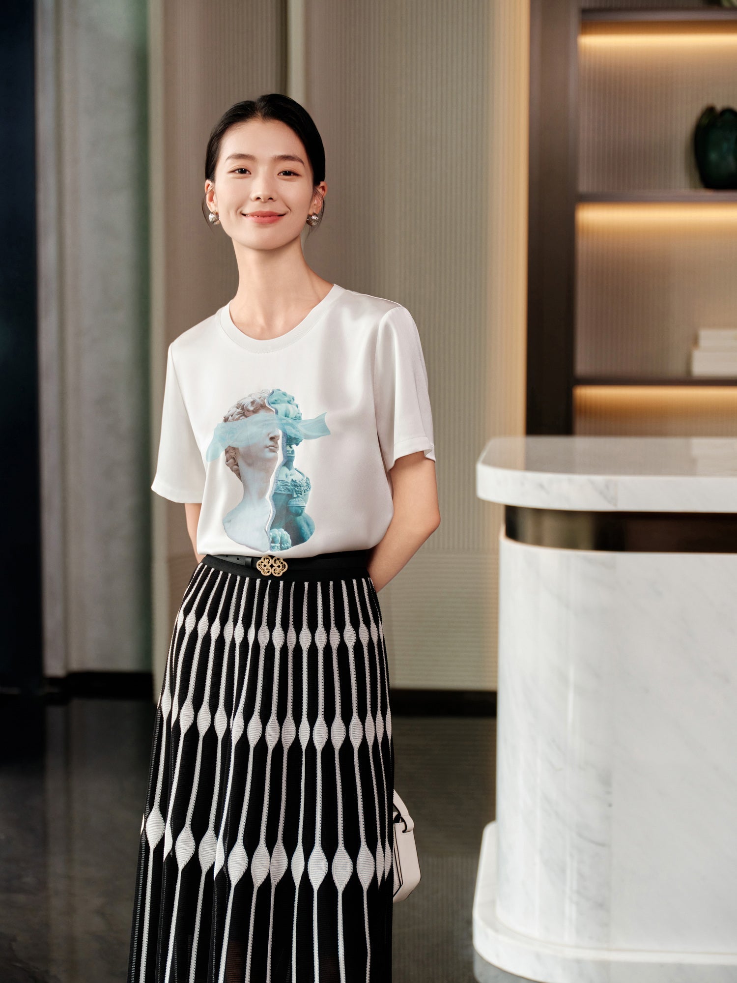Acetic Acid Straight Shoulder Coat | White