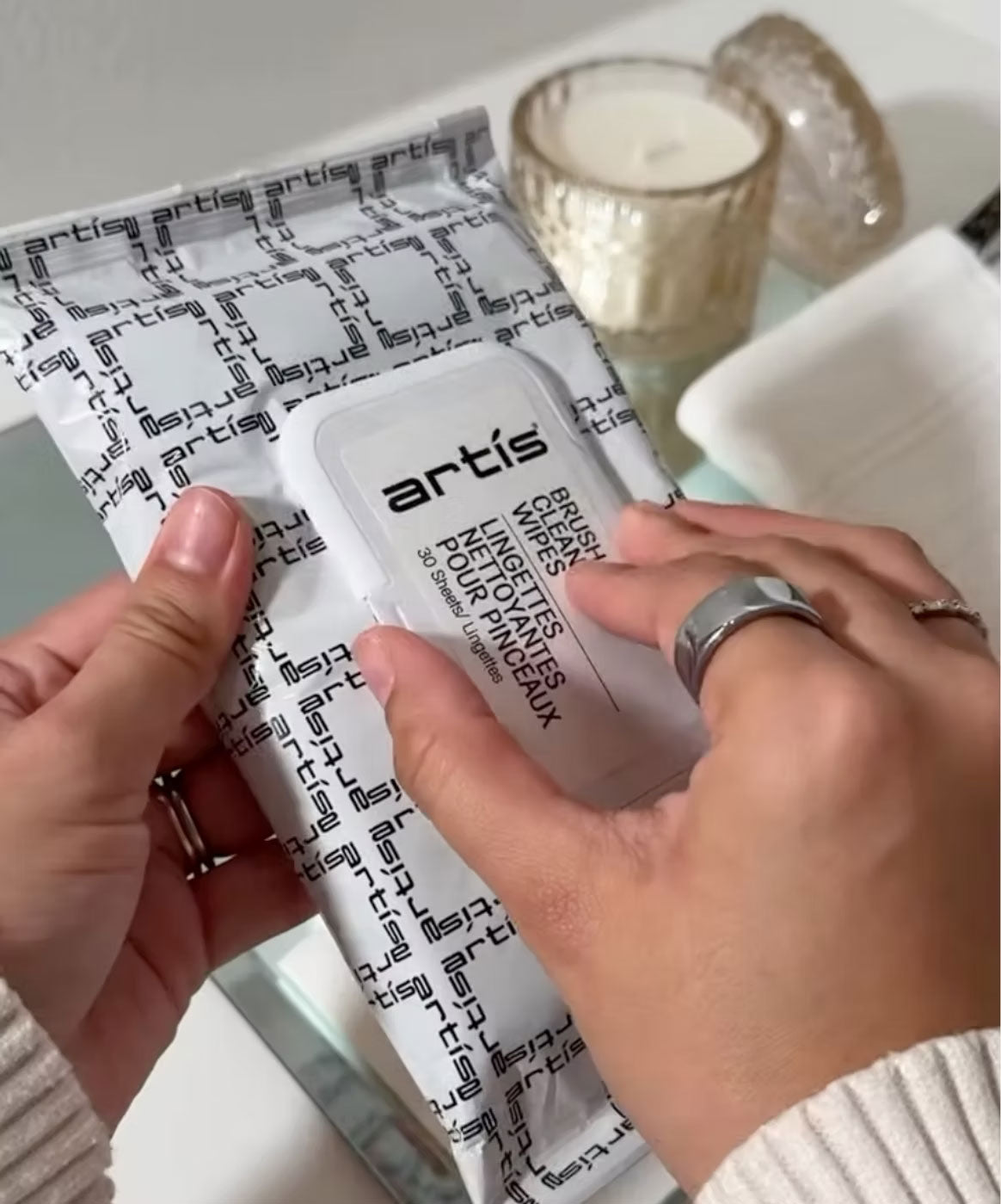 Brush Cleaning Wipes | White