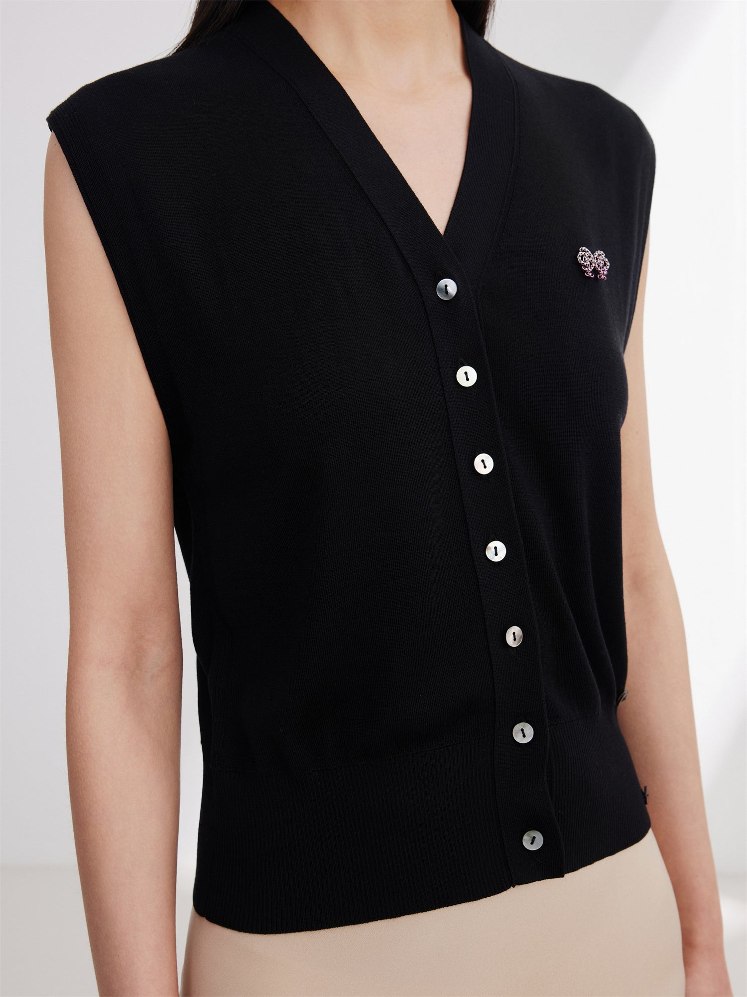 Sleeveless Button-Down Vest | Black