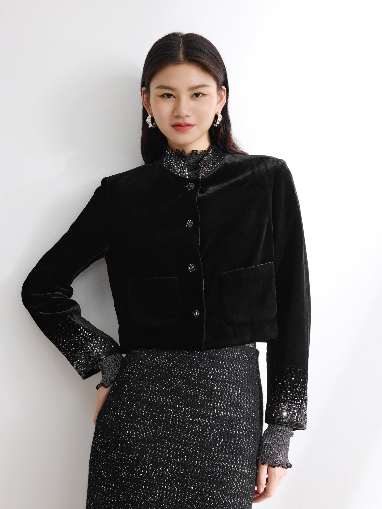 Button Closure Velvet Cropped Blazer | Black