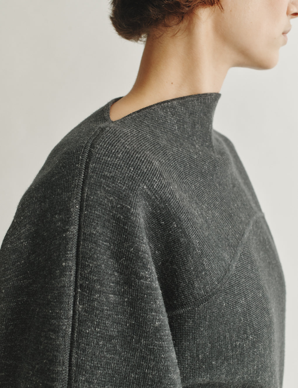 Womens | The Enzo Sweater in Wool-Silk Melange | Anthracite