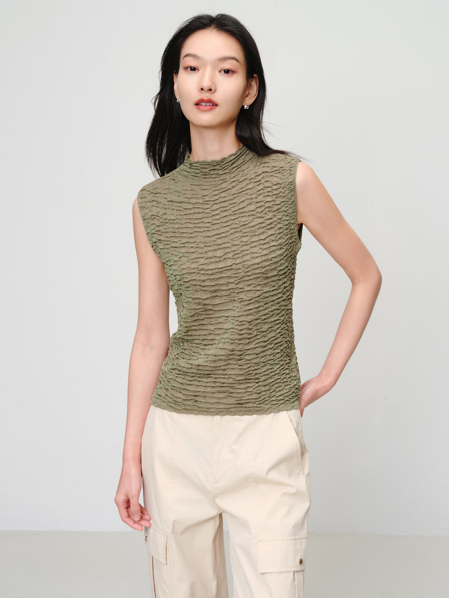 Slim-Fit Turtleneck Sleeveless Base Layer Top | Green