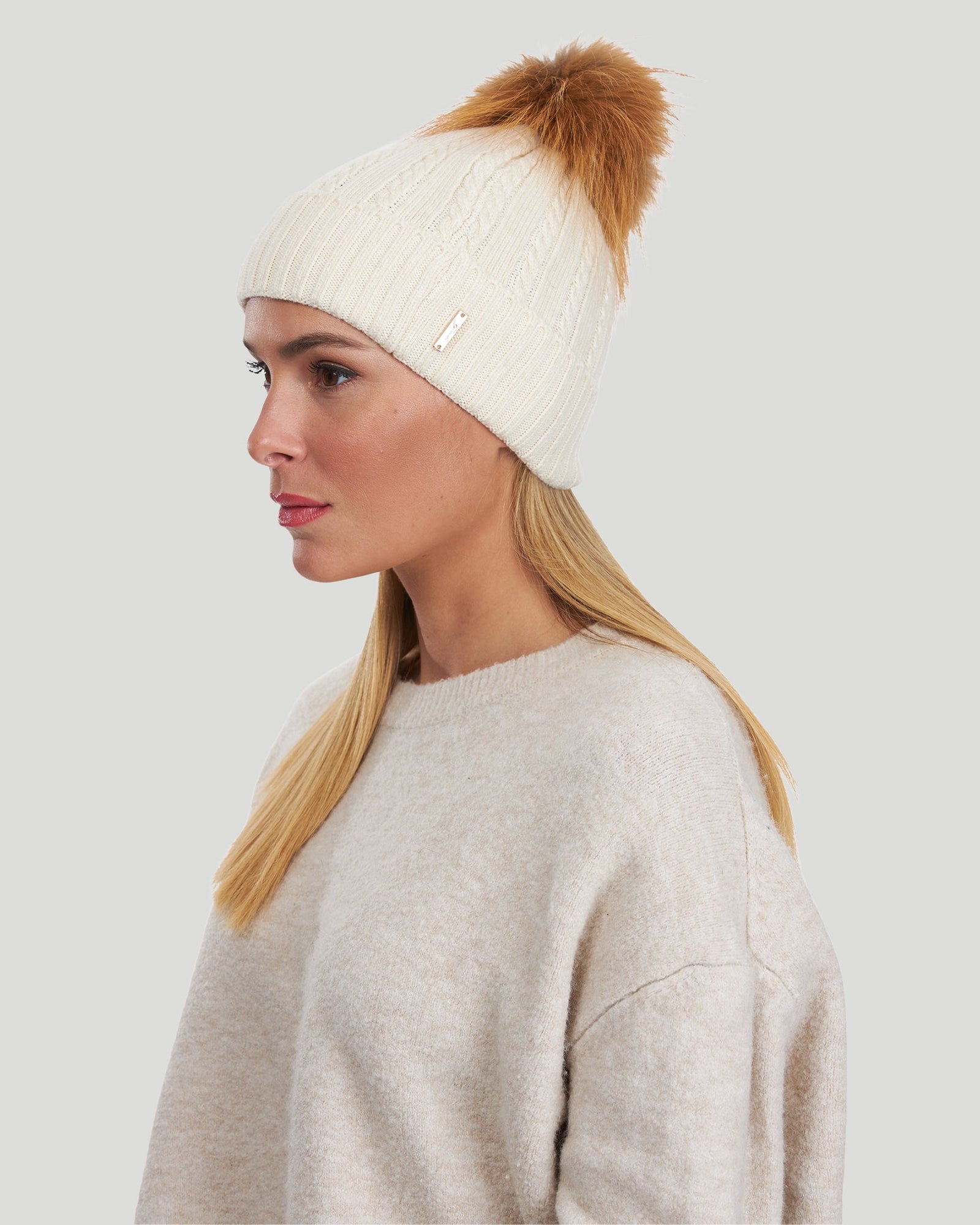 Knit Hat With Fo Pompom | Women | Ivory x Gold Fox