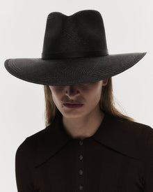 Patricia - Janessa Leone, Black