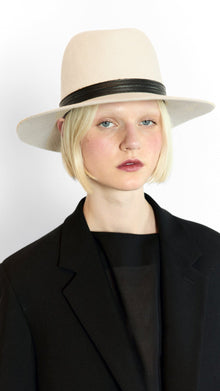 Corinne Hat - Janessa Leone