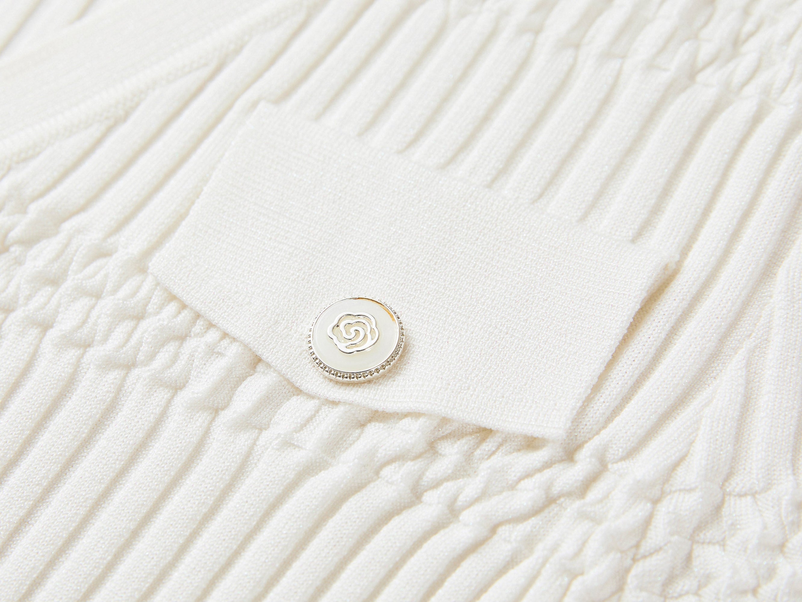 Mulberry Silk Short-Sleeve v Slim-Fit Cardigan | White