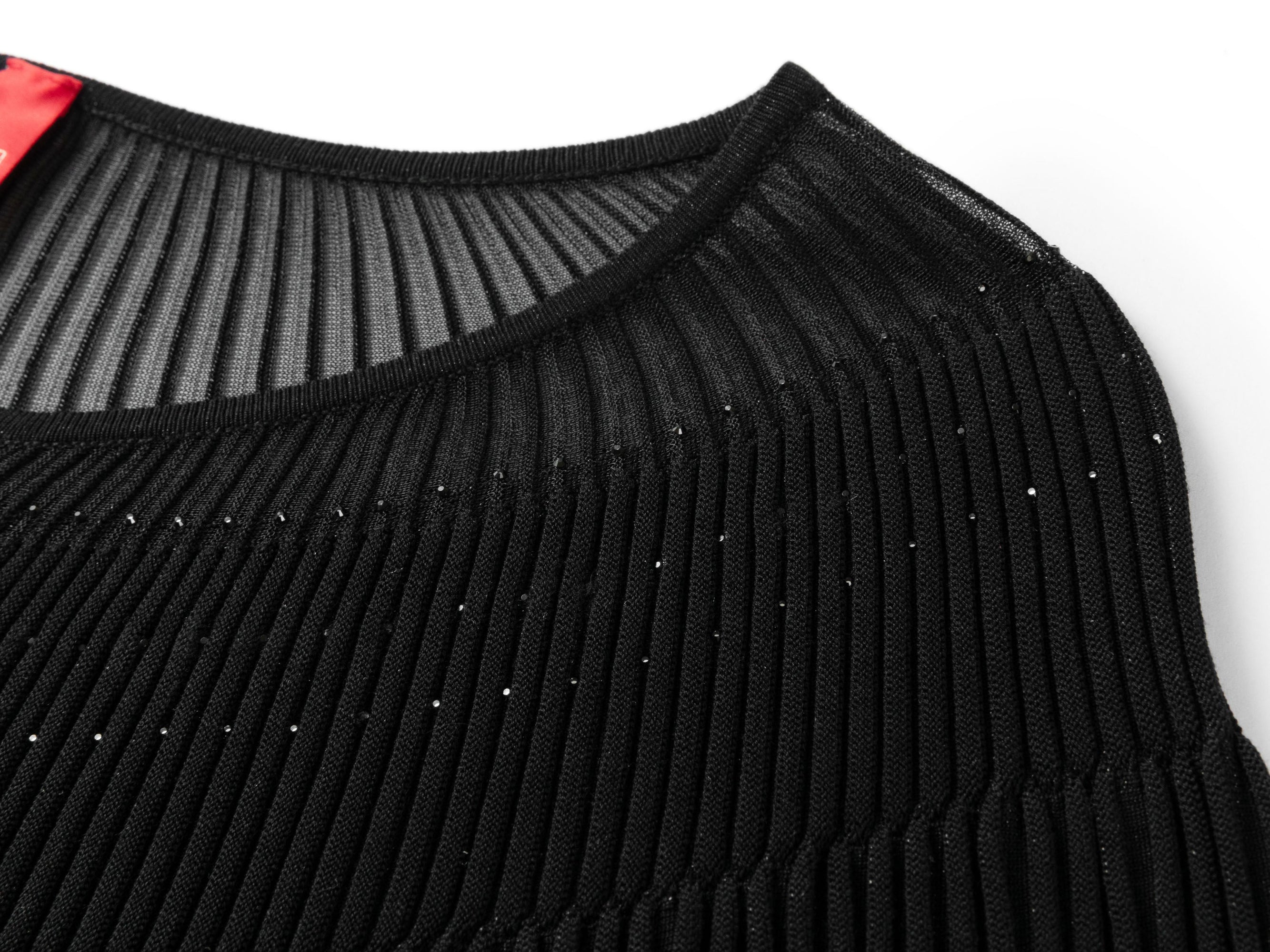 Round Neck Top Waist-Defining Short-Sleeve Knit Top | Black