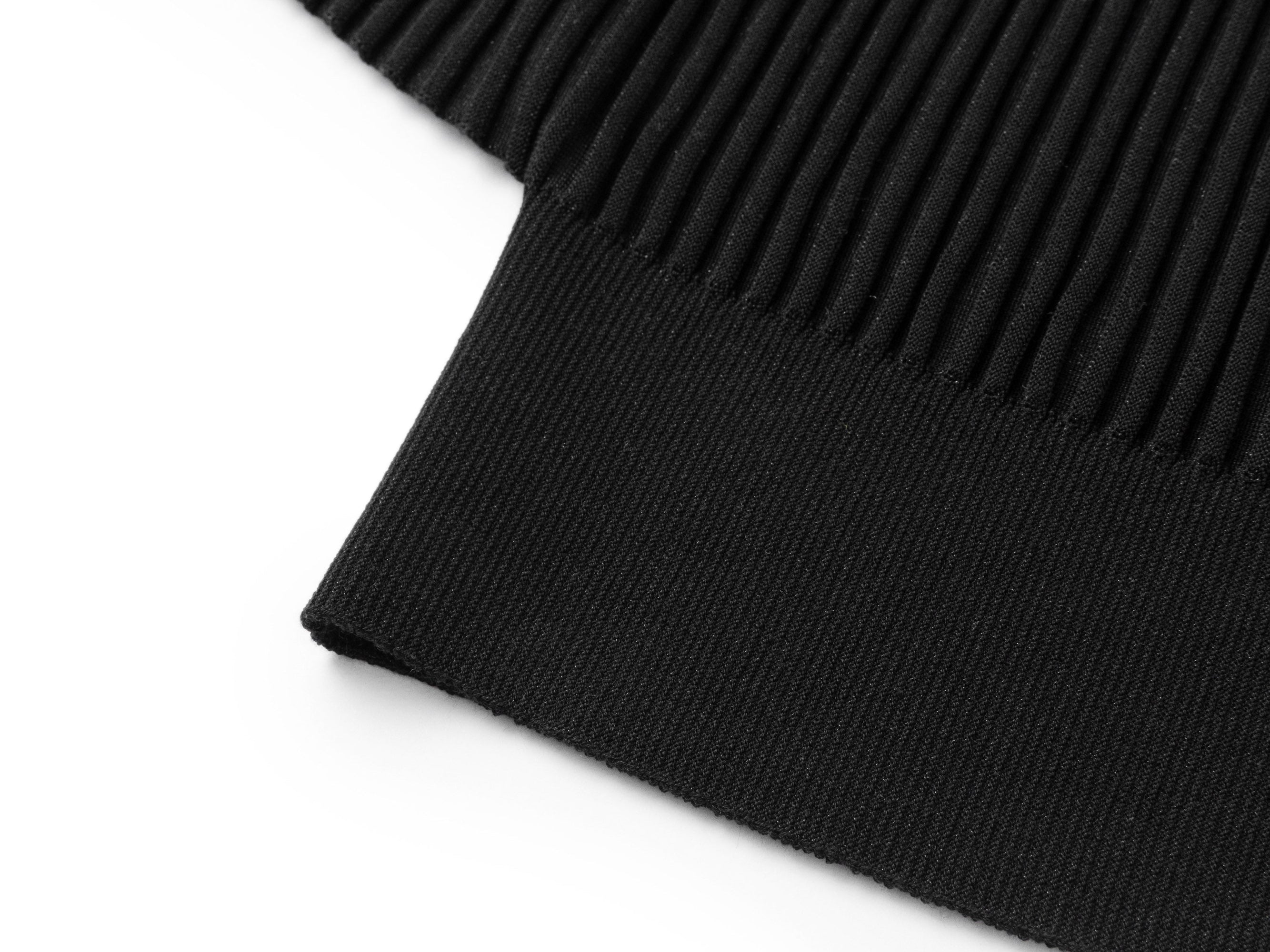 Round Neck Top Waist-Defining Short-Sleeve Knit Top | Black