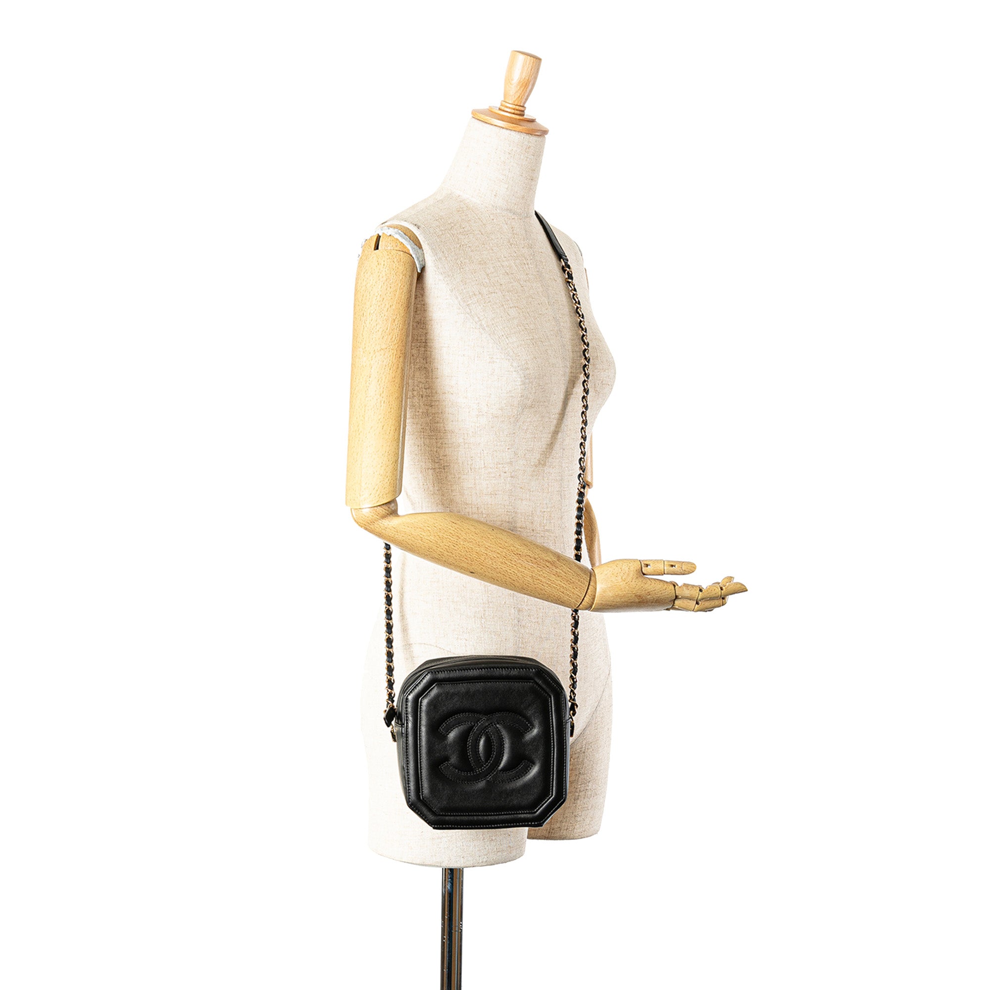 Chanel | Pre-Owned CC Quilted Lambskin Octagon Camera Case | Black