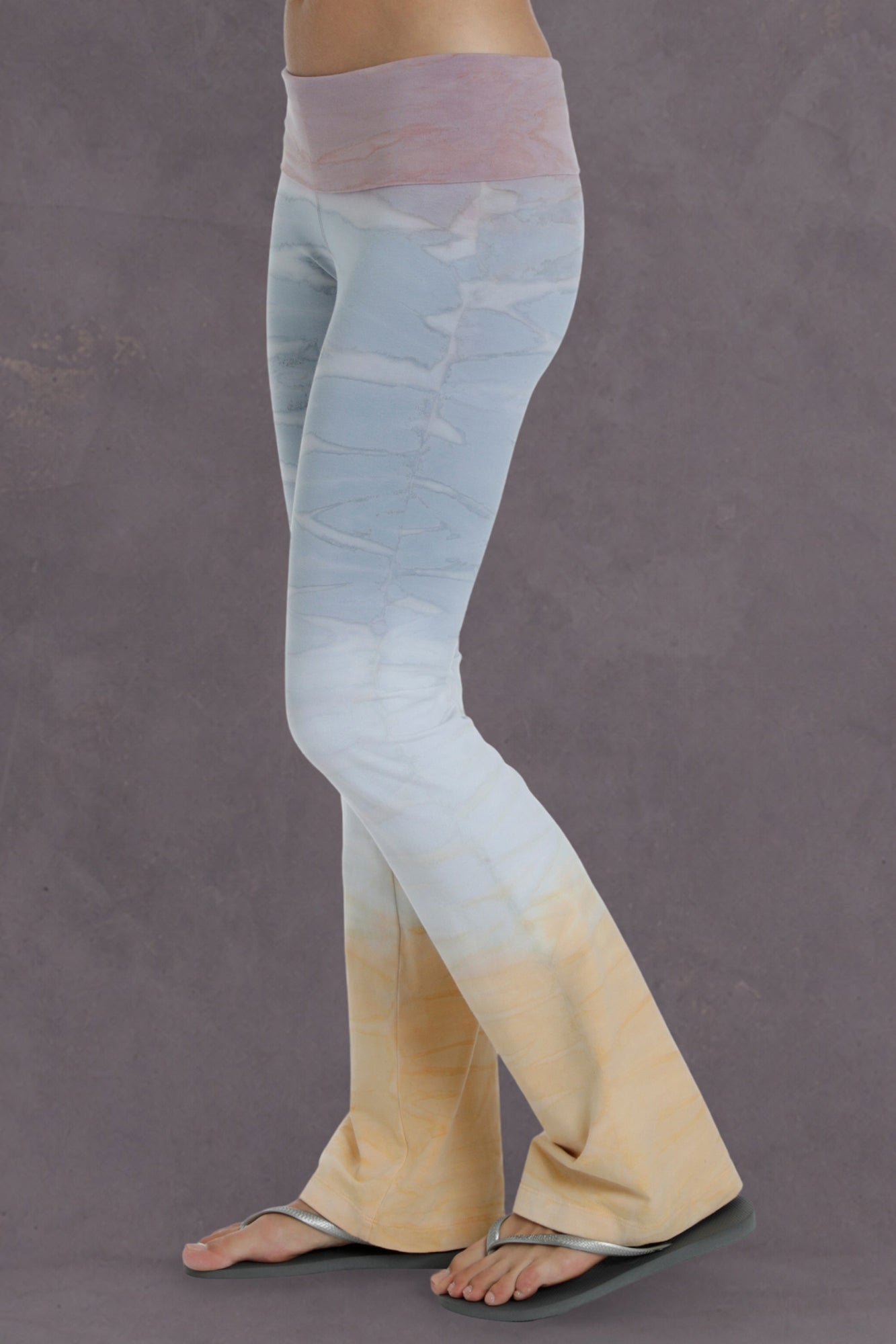 Women | Rolldown Bootleg Flare Pant | Rainbow Horizon 47