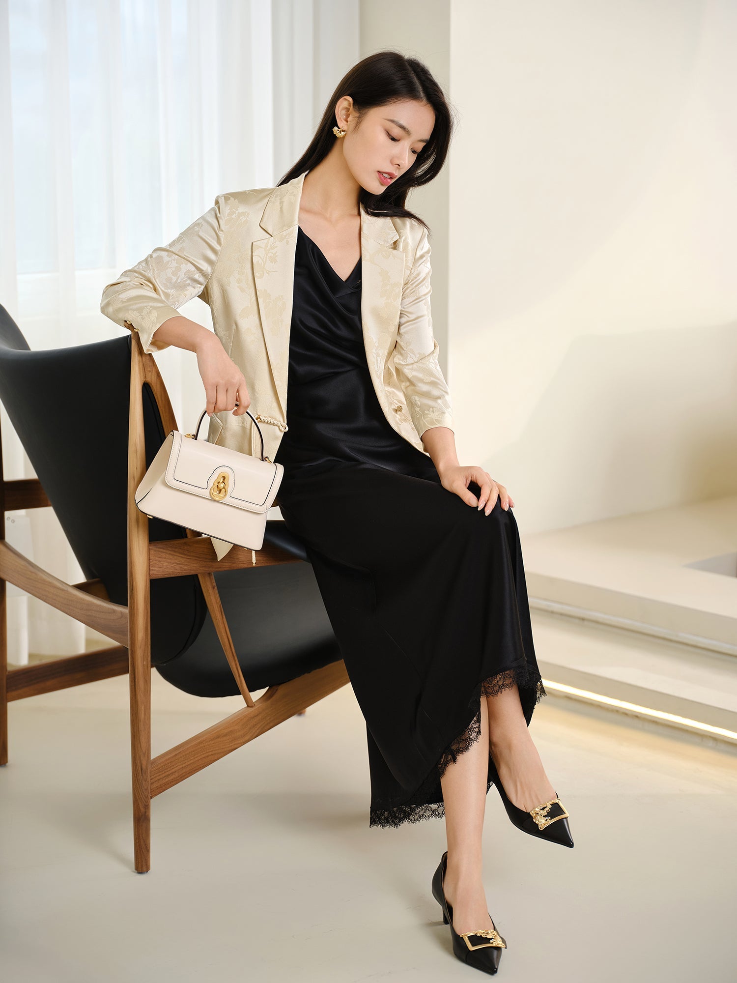 Chinese-Style Decorative Buckle High Heels | Black