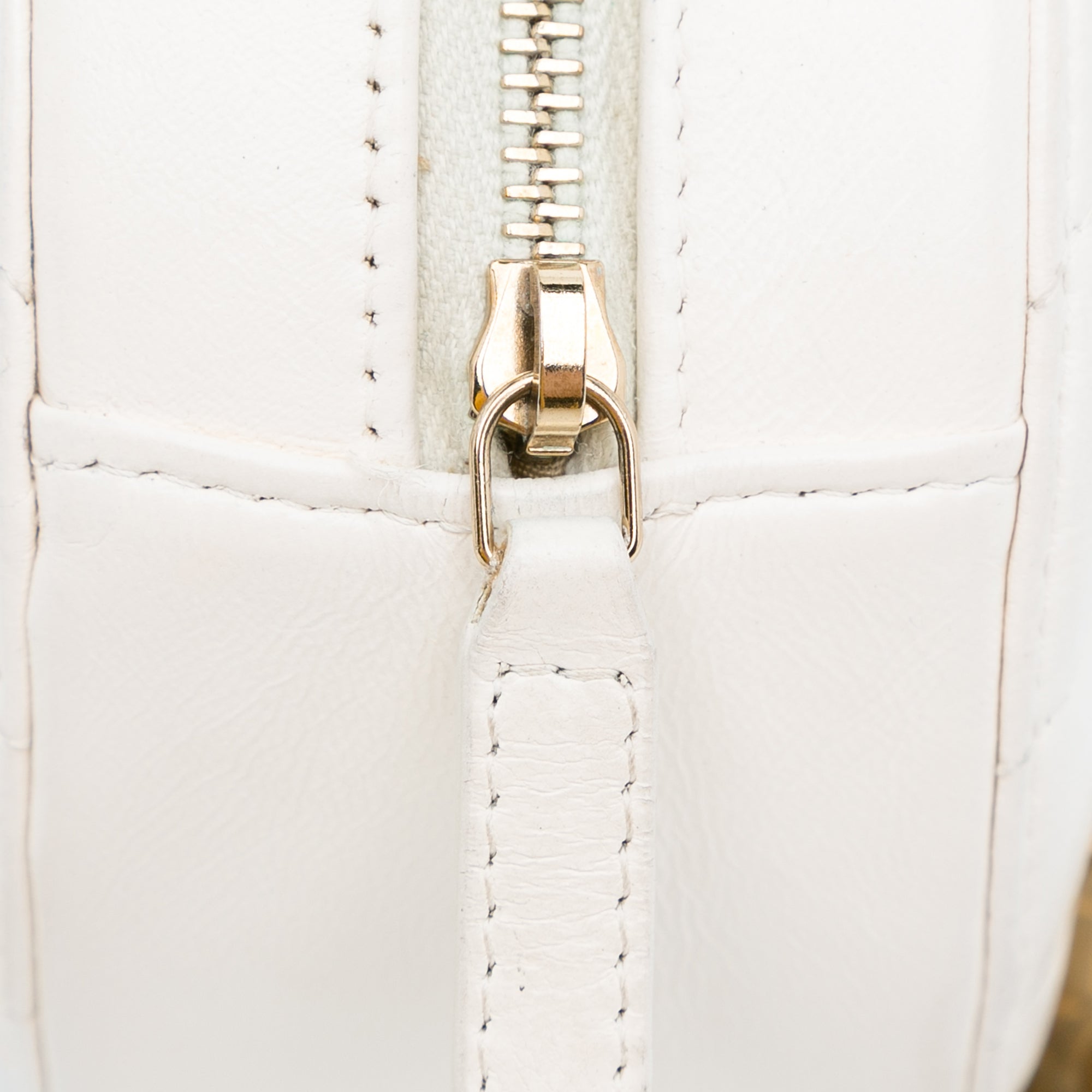 Chanel | Pre-Owned Quilted Lambskin Pearl Crush Round Clutch with Chain | White