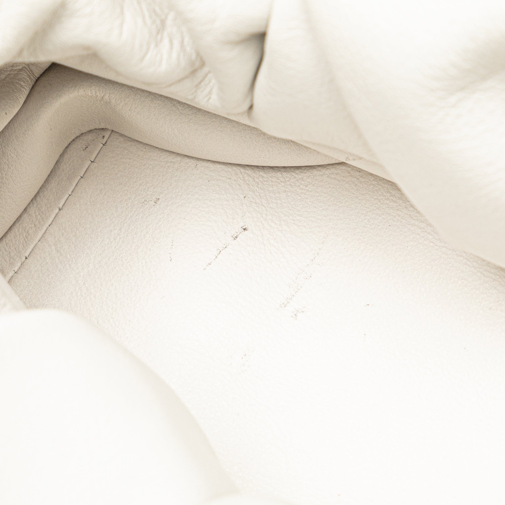 Bottega Veneta | Pre-Owned Lambskin The Shoulder Pouch - I | White