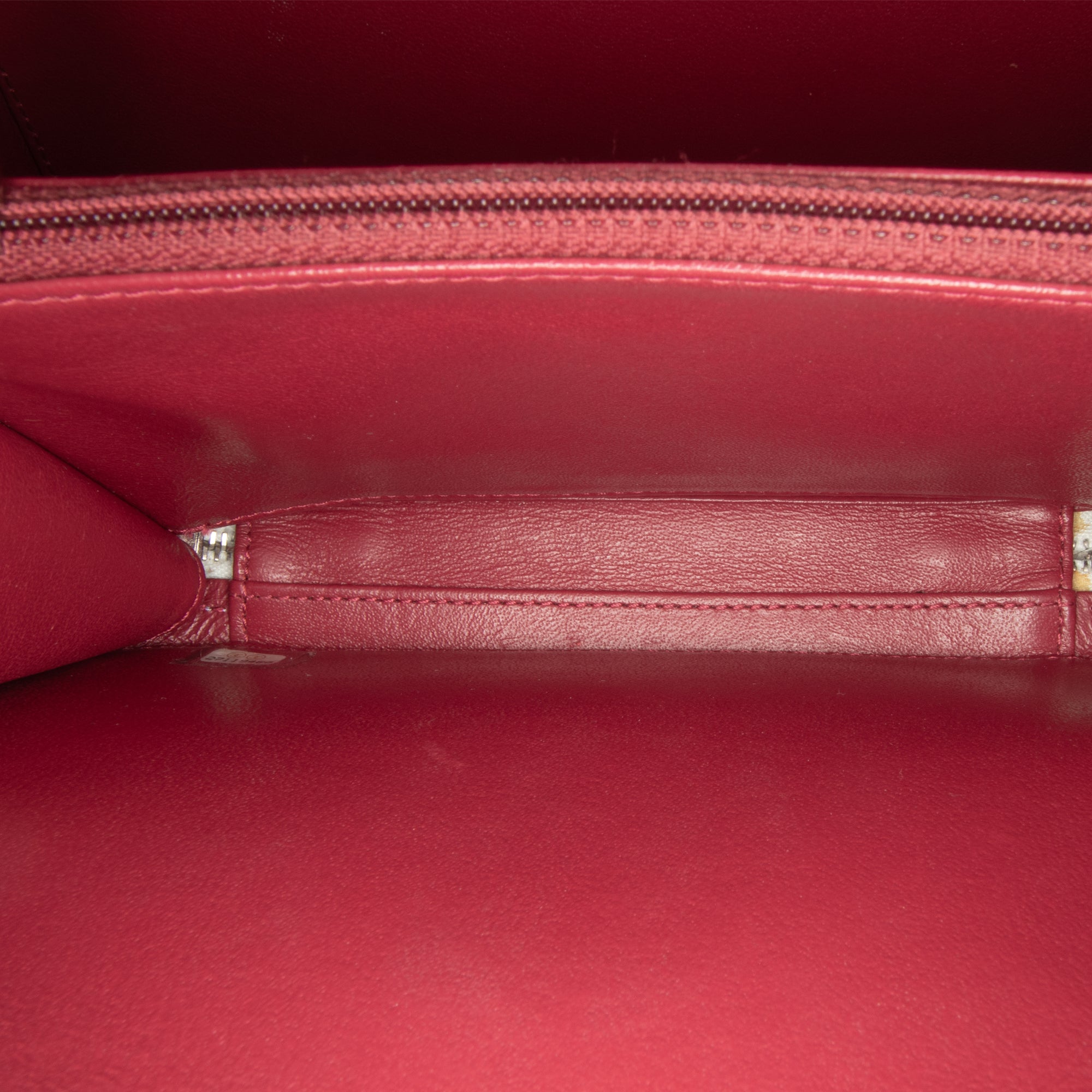 Chanel | Pre-Owned Medium Caviar CC Filigree Vanity Case | White