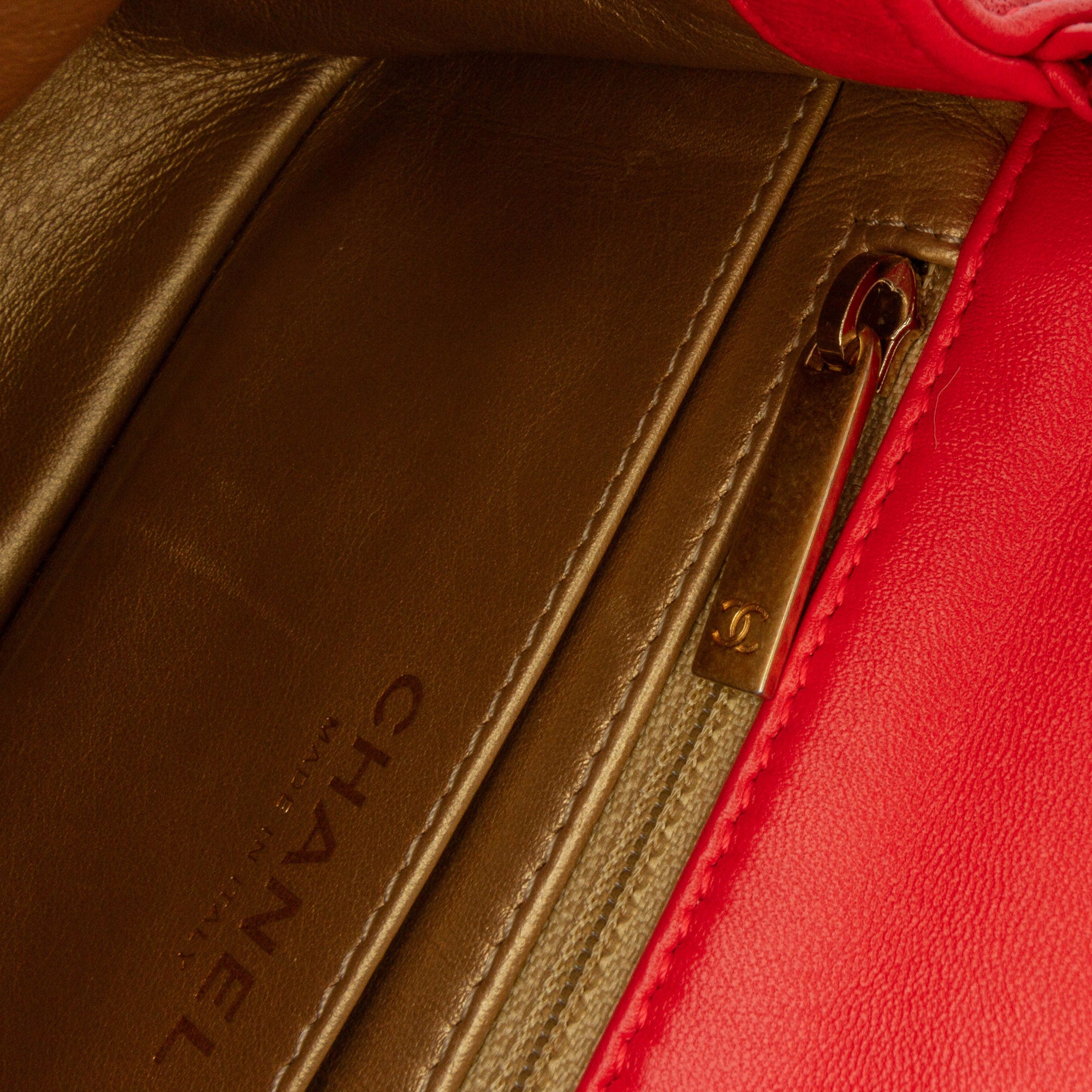 Chanel | Pre-Owned Mini Square Classic Lambskin Pearl Crush Single Flap | Red