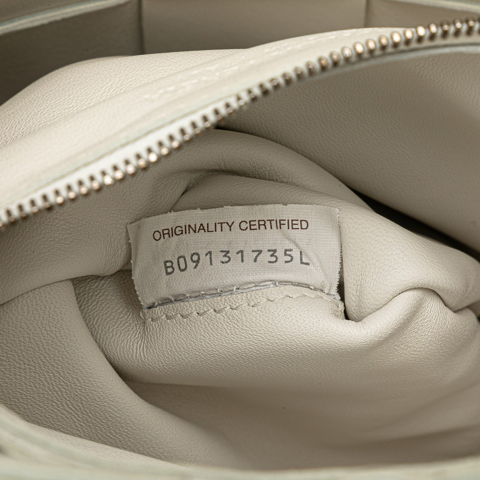 Bottega Veneta | Pre-Owned Nappa Intrecciato Cassette Messenger | White