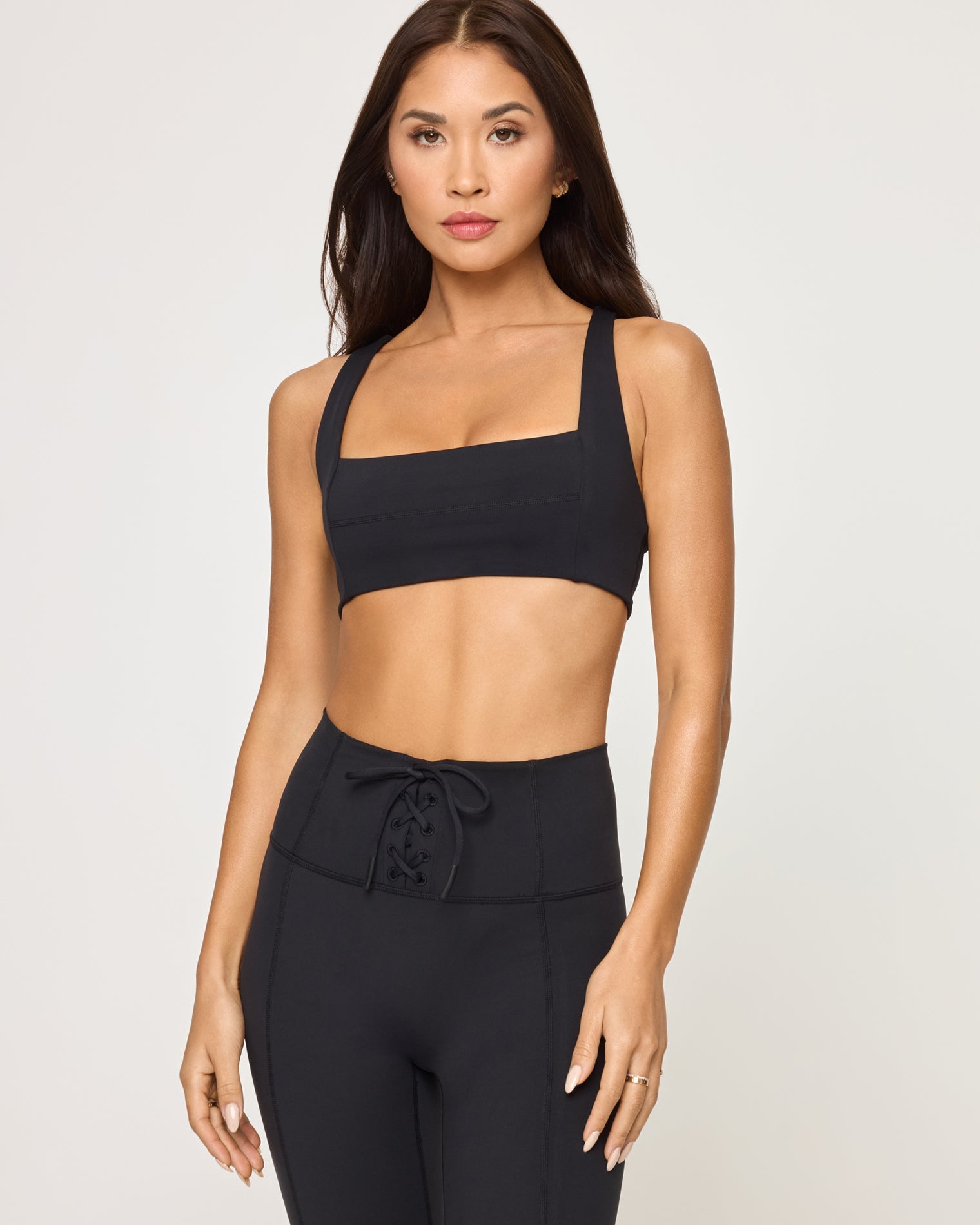 Black-Cream | Model: Jocelyn (size: S) | Hover