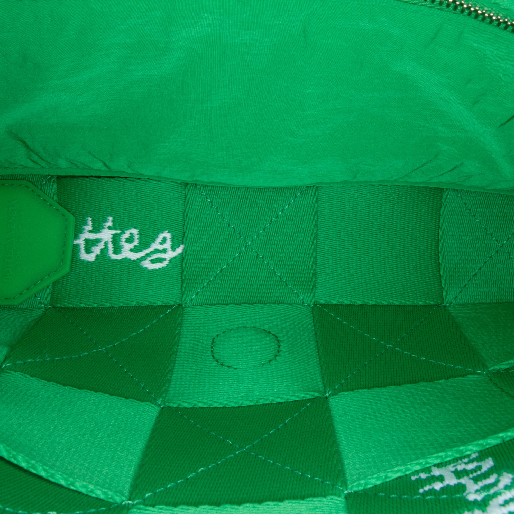 Bottega Veneta | Pre-Owned Canvas Intrecciato Webbing Cassette Crossbody | White