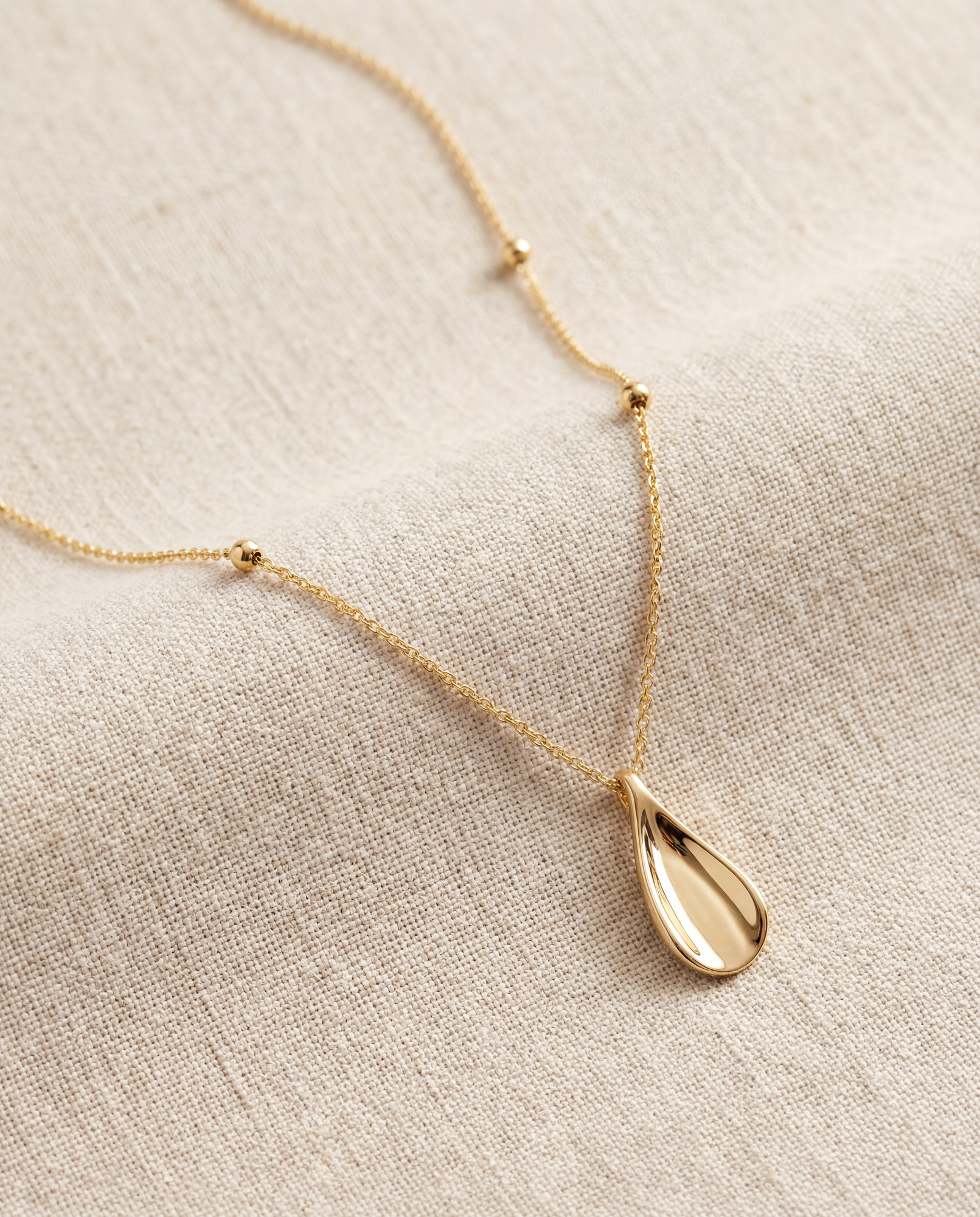 The Teardrop Pendant Necklace | 18Kt Gold Plated Brass