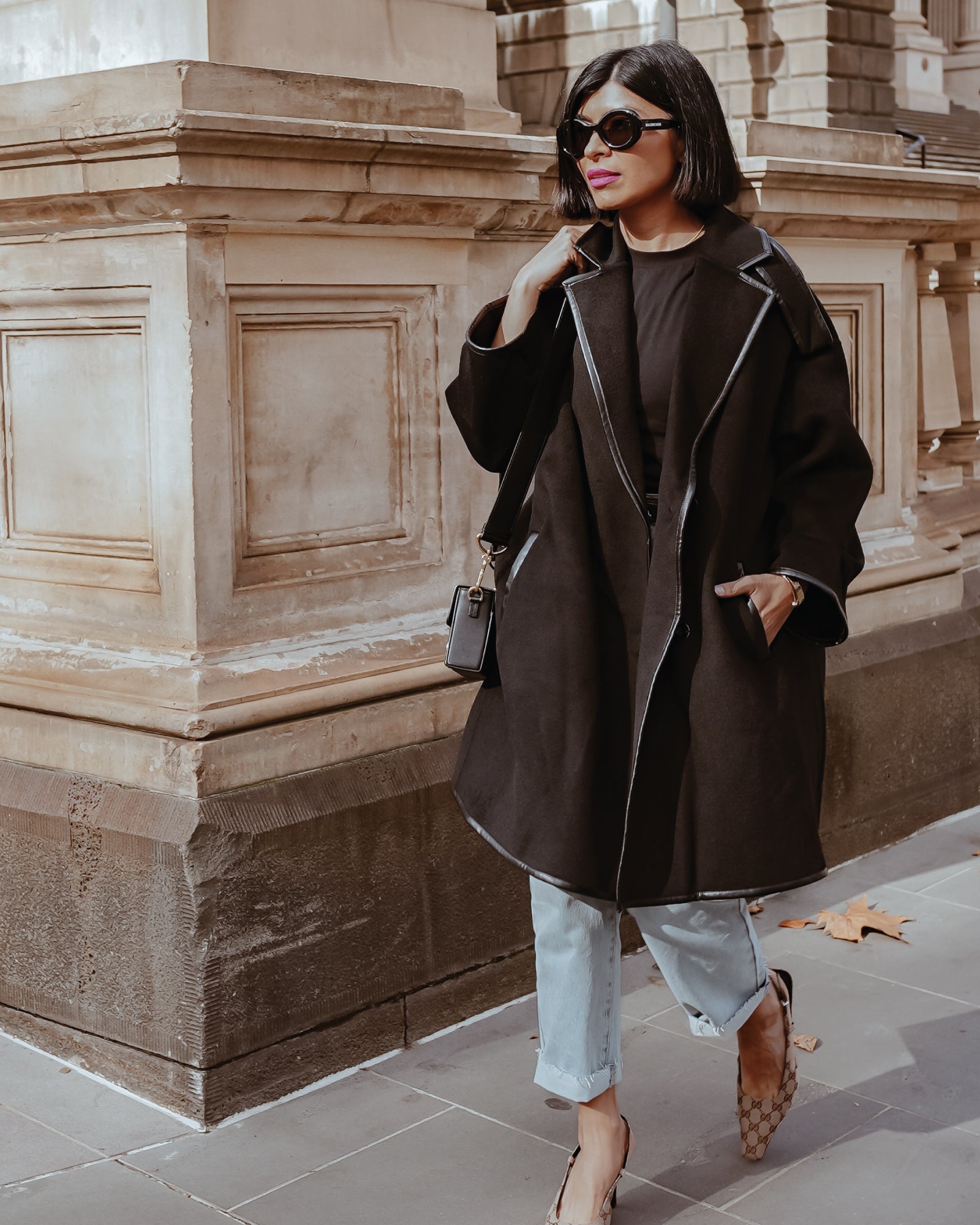 Women | Incomplete Kiss Trimmed Coat | Black