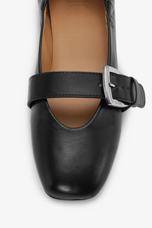 Buckle Strap Ballerinas in | Black