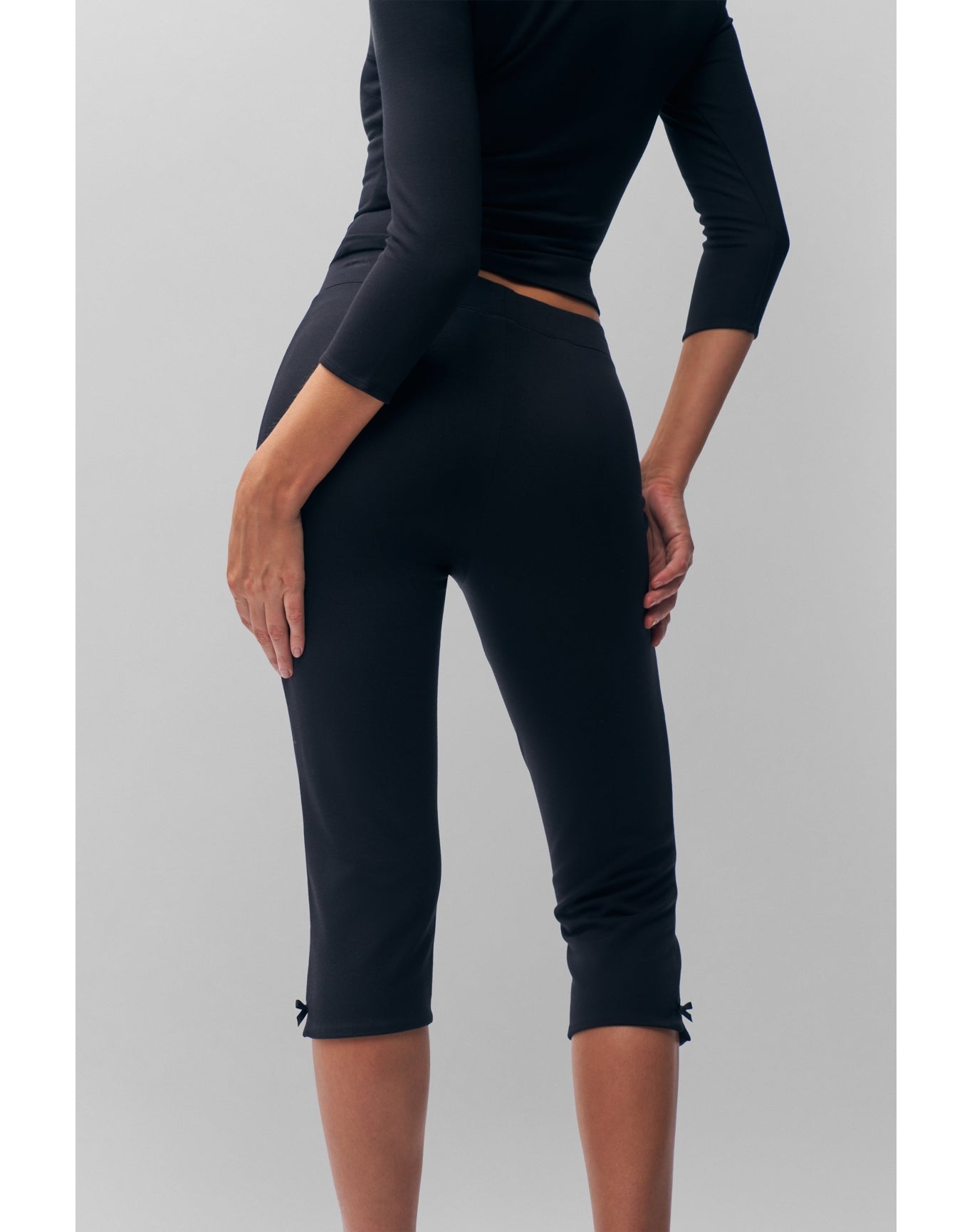 Caria Capri | Black