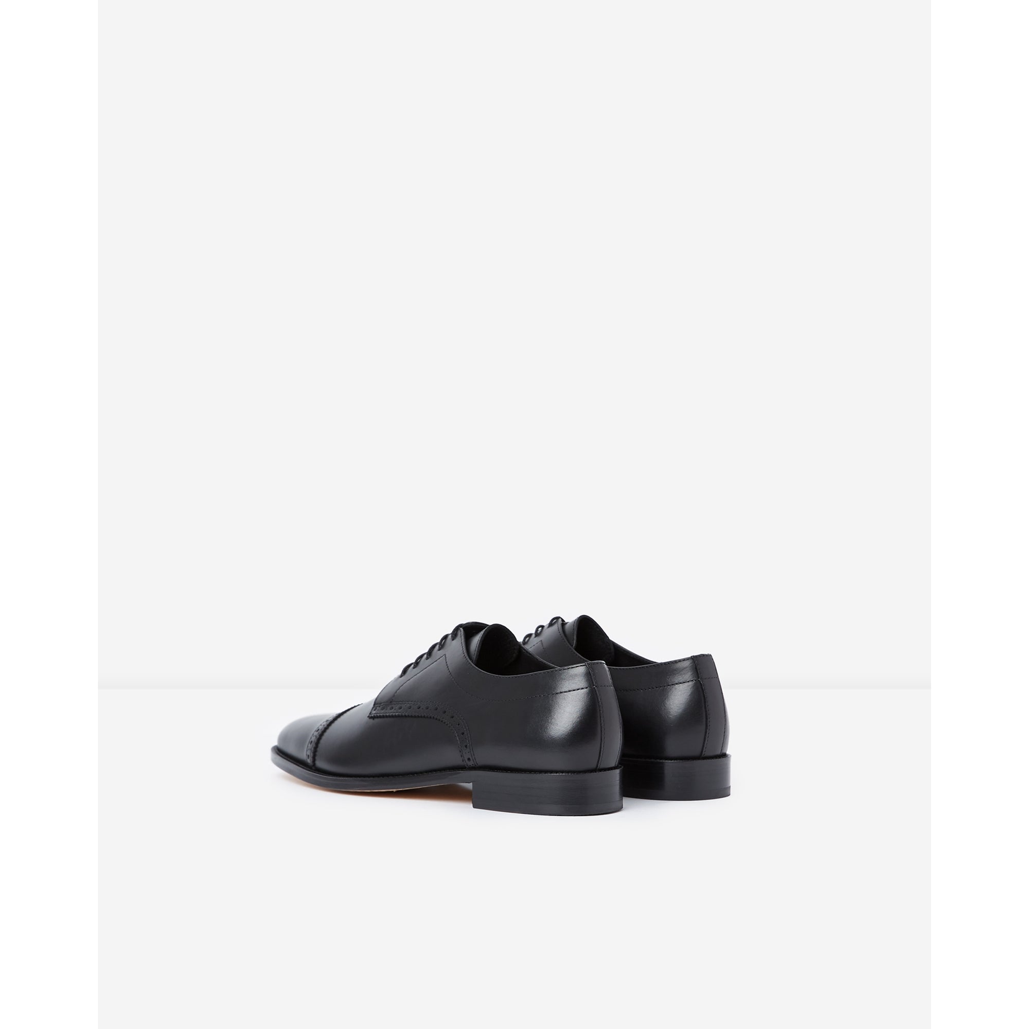 Classic Brogues In Mat Leather | Women | Black