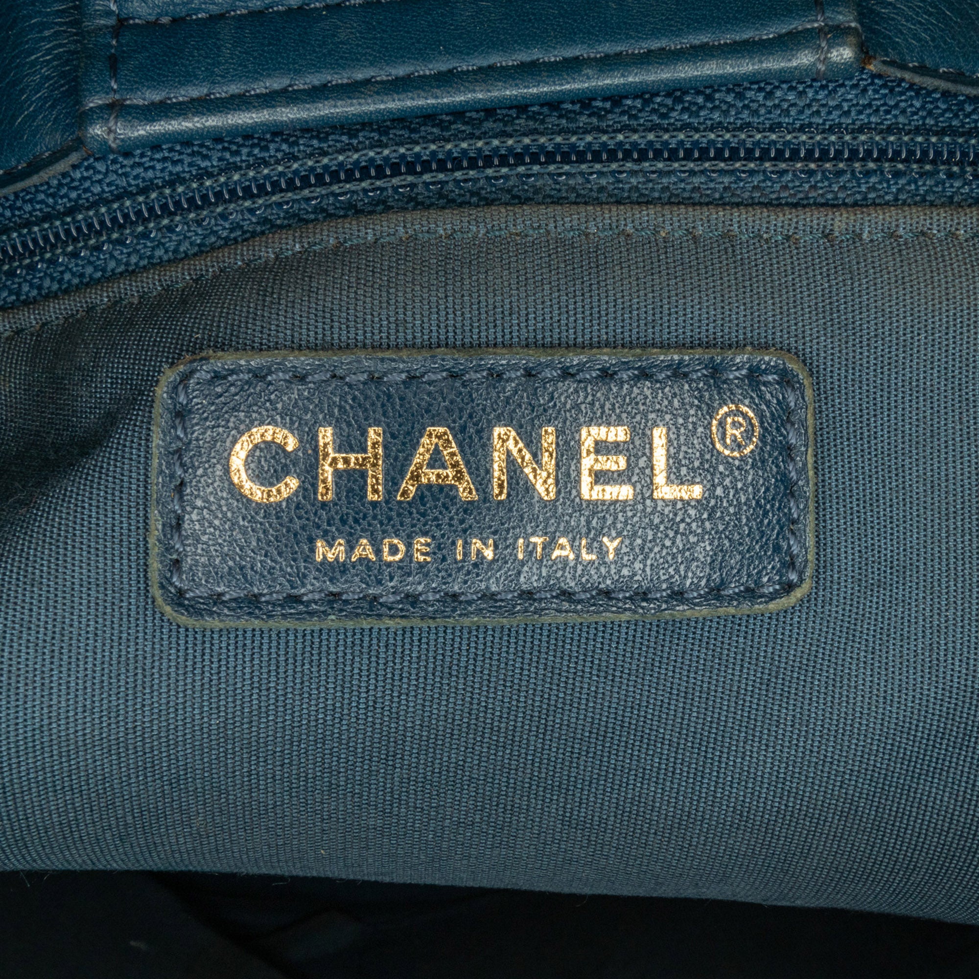 Chanel | Pre-Owned CC Chevron Calfskin Statement Shopping Tote | Blue/Dark BlueBlue/Dark Blue