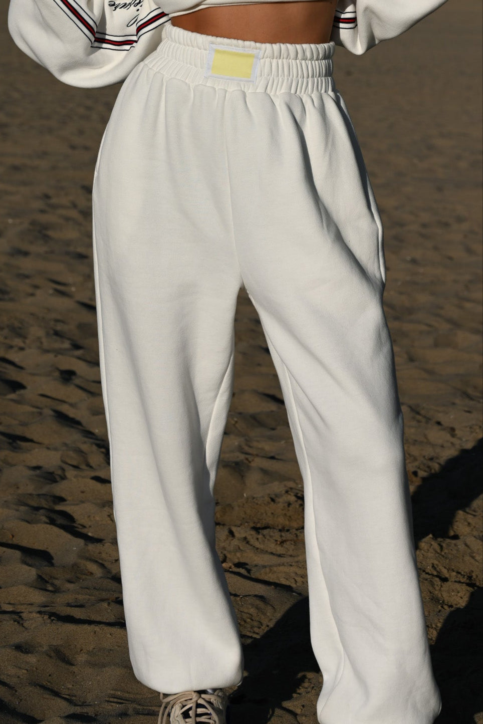 Everette Joggers | White