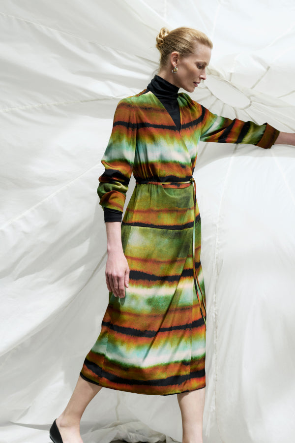 Front image of a woman wearing the Deana dress in Faded Print | Exclude