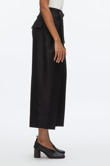 Double Pleat Wide Cropped Pant | Black