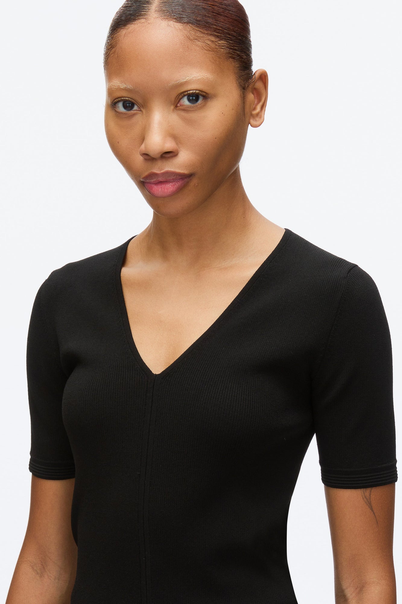 Compact Rib V-Neck Tee | Black