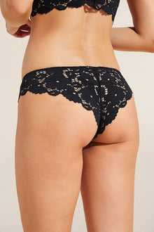 Model wears Naya Bikini in Black.