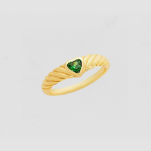The Emerald Juna Heart Ring | Emerald