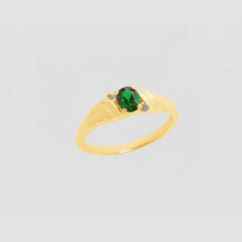 The Emerald Juna Tiny Oval Ring | Emerald
