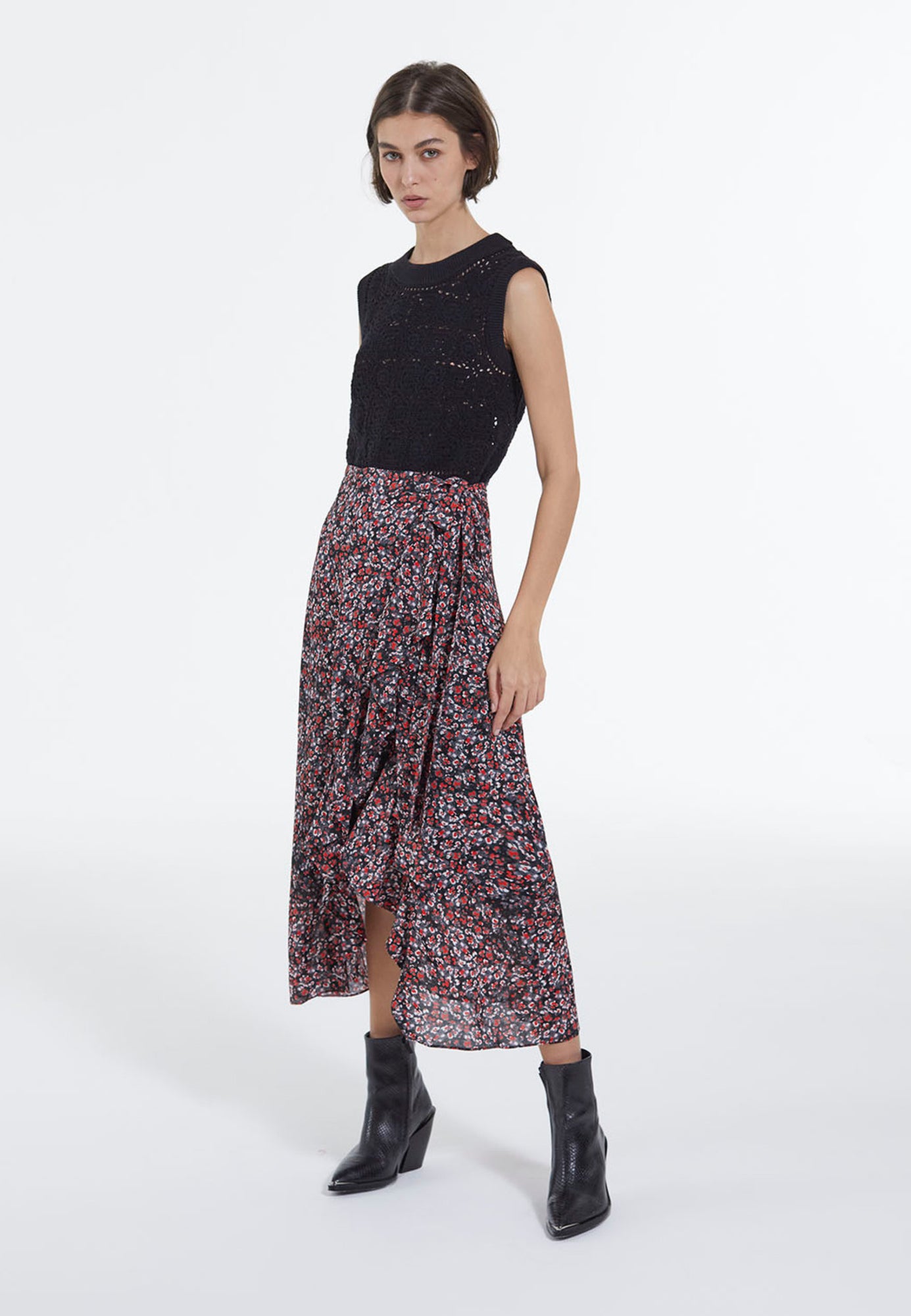 Long Skirt With Floral Print | Women | Black x Red