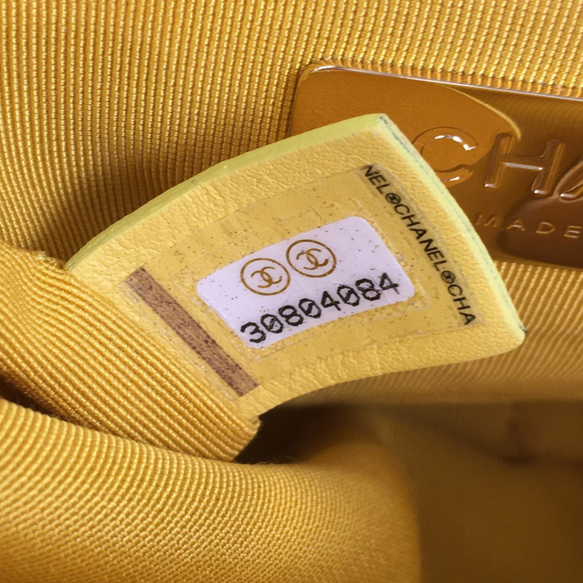 Chanel | Pre-Owned Medium Canvas 19 Flap | Yellow