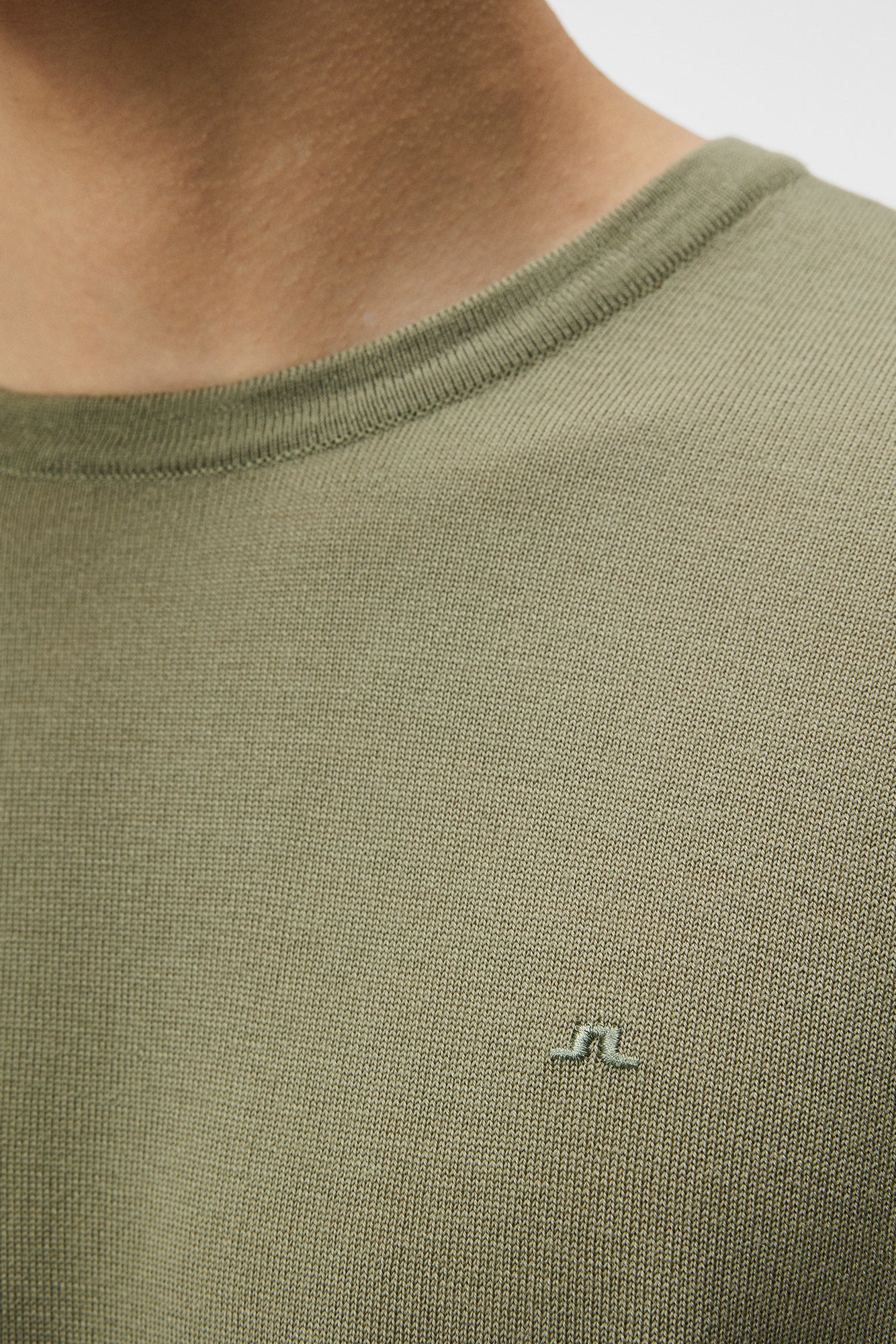 Men | Lyle Light Merino Sweater | Oil Green