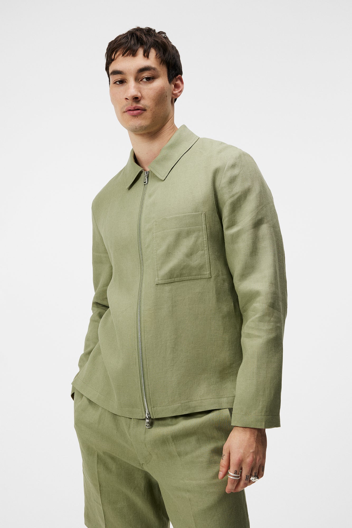 Men | Julius Linen Overshirt | Oil Green