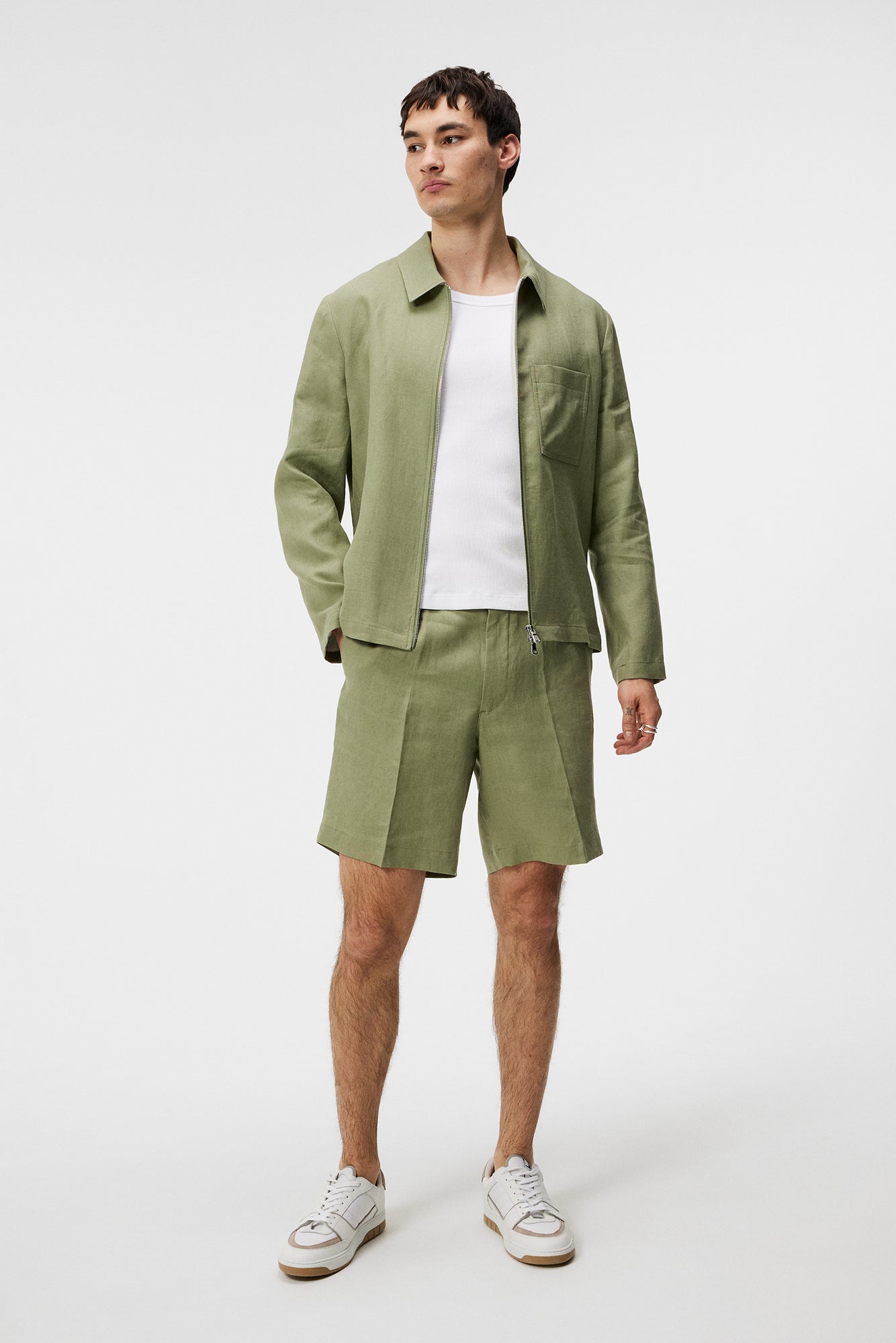 Men | Julius Linen Overshirt | Oil Green