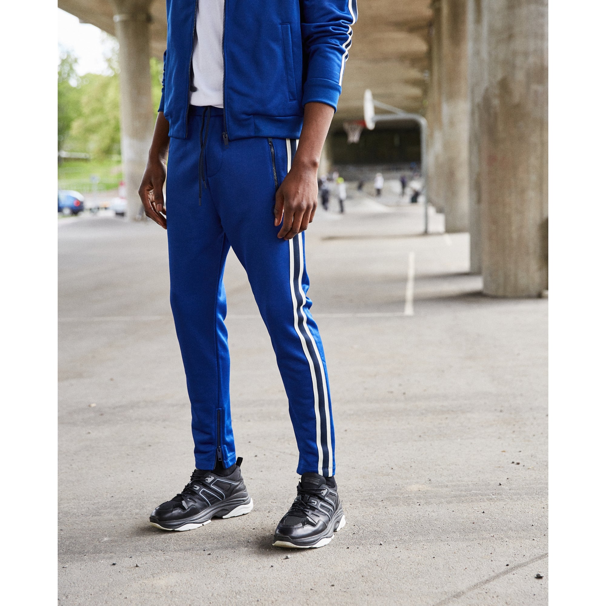 Fleece Slim-Fit Joggers | Men | Electric Blue