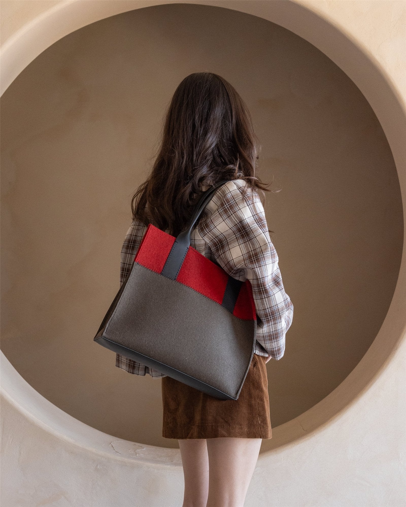 Jaunt Merino Wool Midi Tote | Tobacco x Cherry