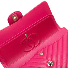 Chanel | Pre-Owned Medium Classic Chevron Lambskin Double Flap - IV | Pink/Blush
