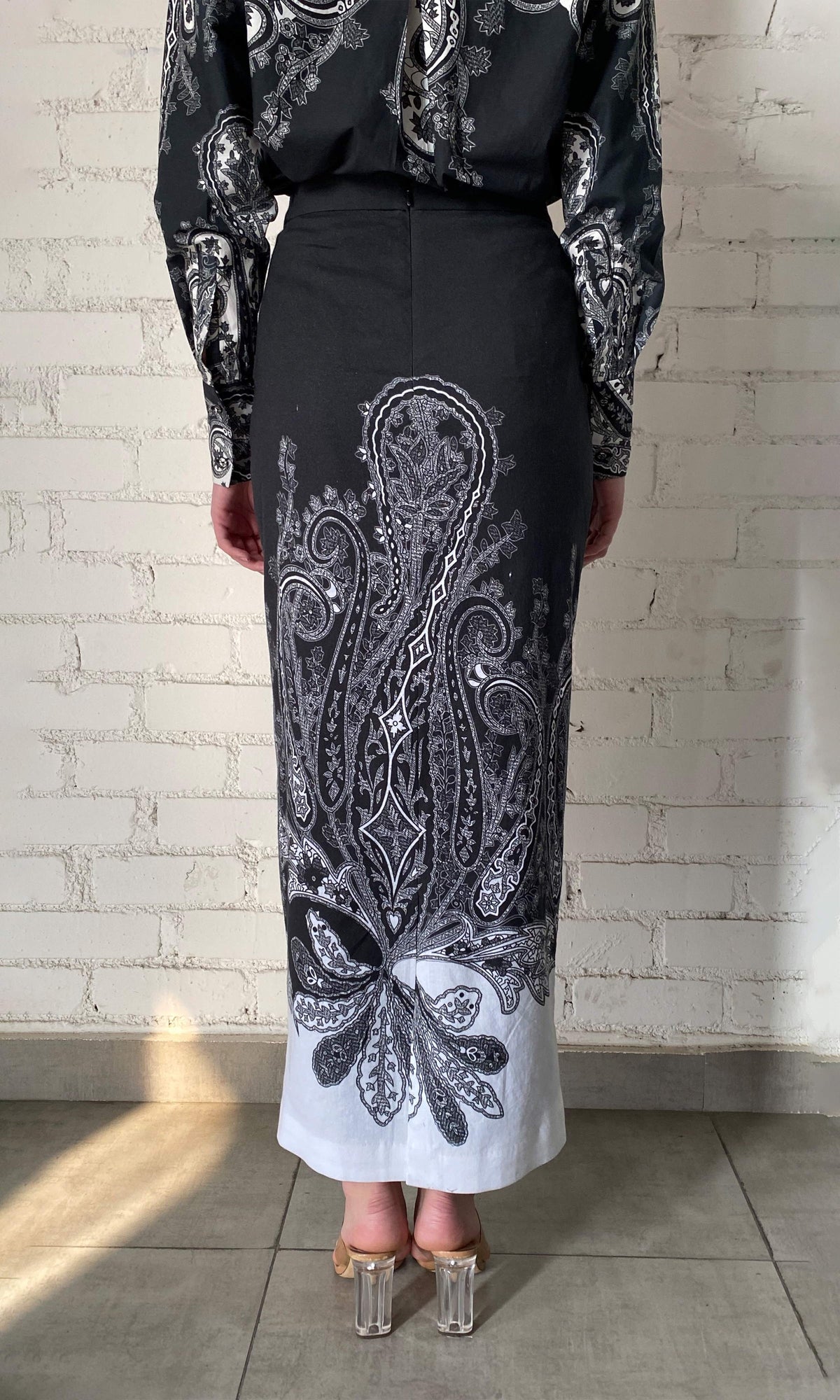 Hemant And Nandita | Viri Cotton Linen Lycra Long Skirt | Black White