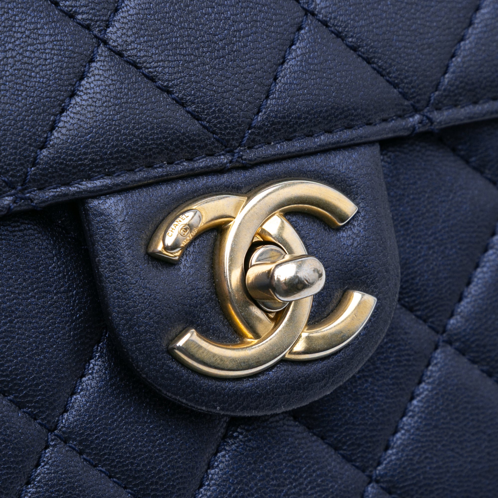 Chanel | Pre-Owned Small Lambskin Chic Pearls Flap | Blue/Navy
