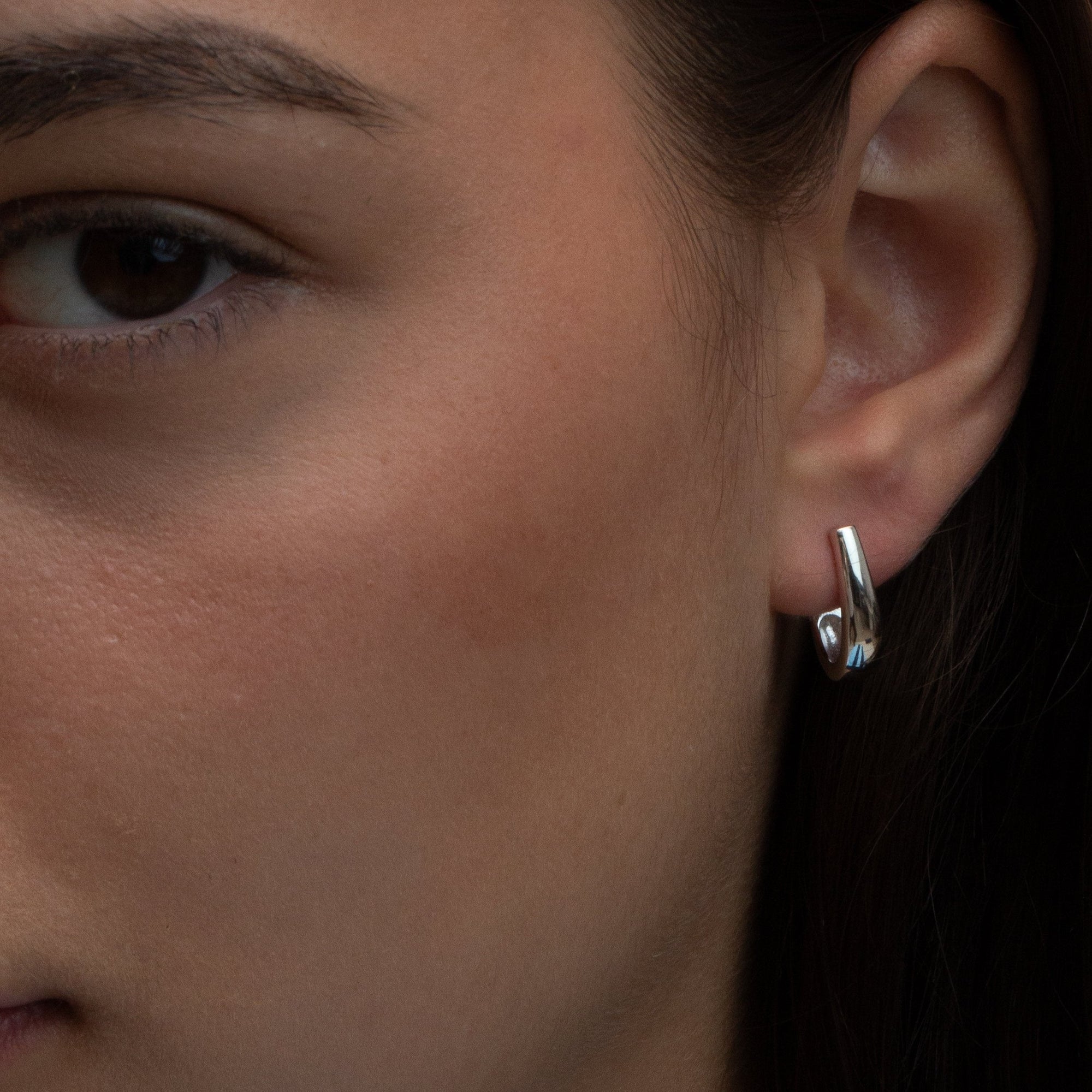 The Silver Kyra Curved Earring | Sterling Silver