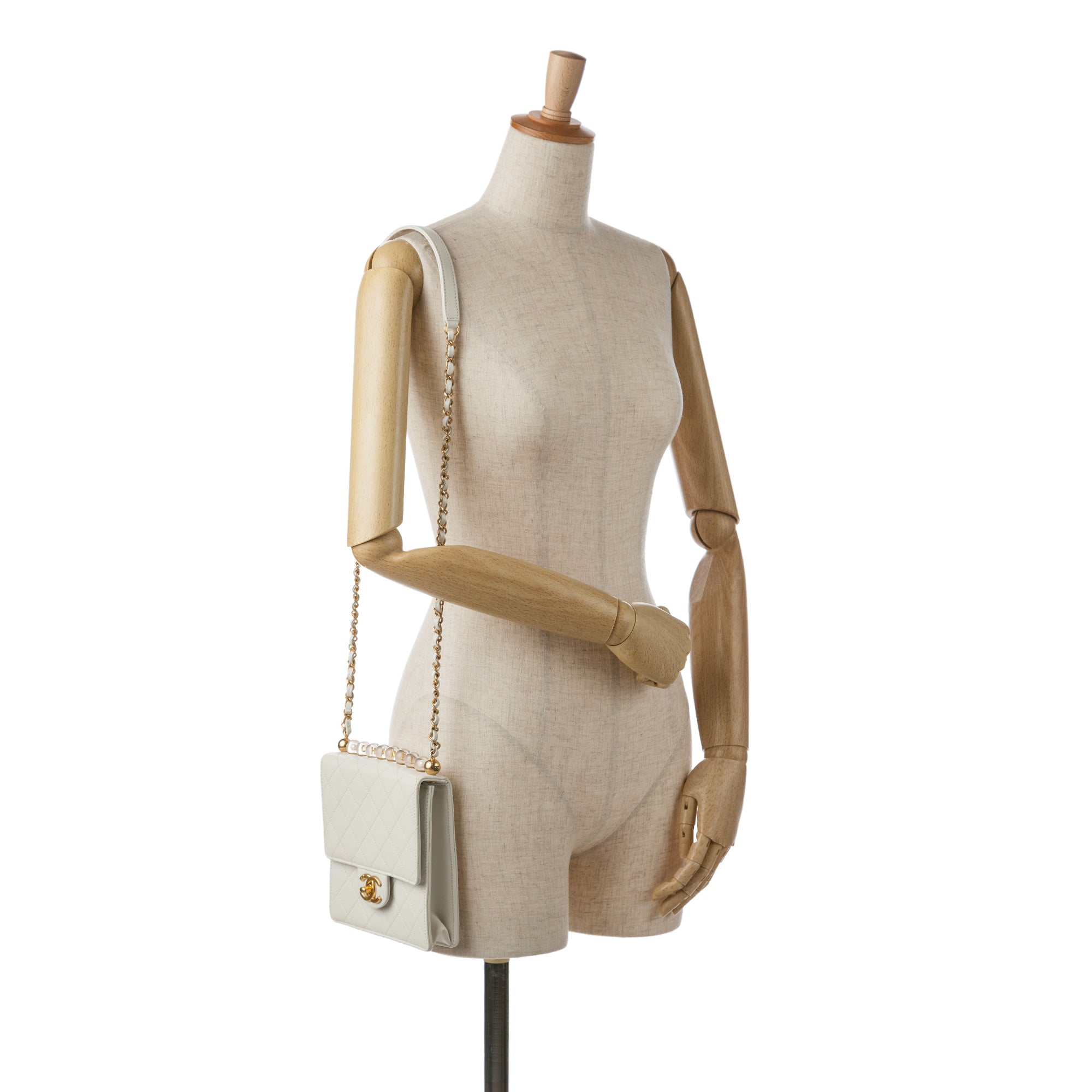 Chanel | Pre-Owned Small Chic Pearls Flap | White