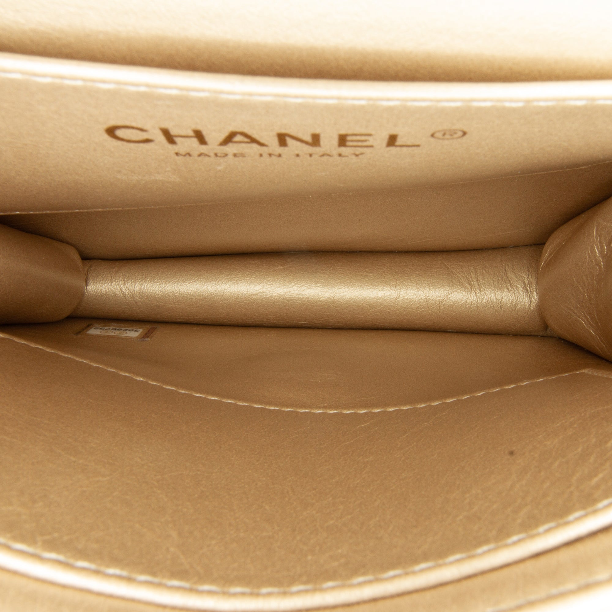 Chanel | Pre-Owned Small Chic Pearls Flap | White