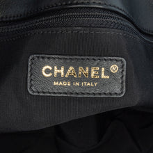 Chanel | Pre-Owned Medium Tweed Pearl Handle Flap | Blue/NavyBlack