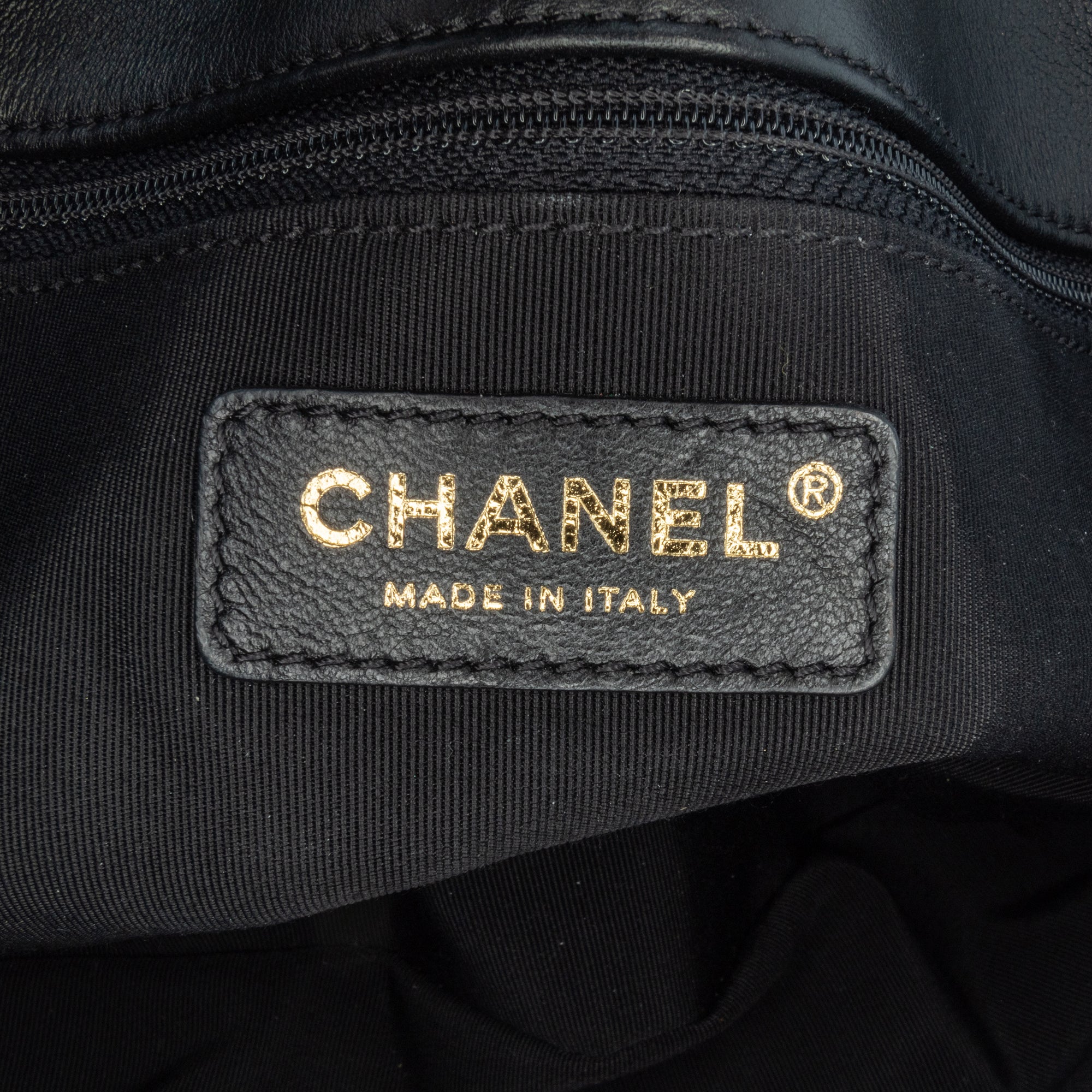 Chanel | Pre-Owned Medium Tweed Pearl Handle Flap | Blue/NavyBlack